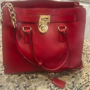 Large women’s purse with shoulder strap